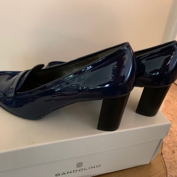 NWT: Bandolino Navy Heels-Size 6 1/2 Medium - Picture 5 of 8